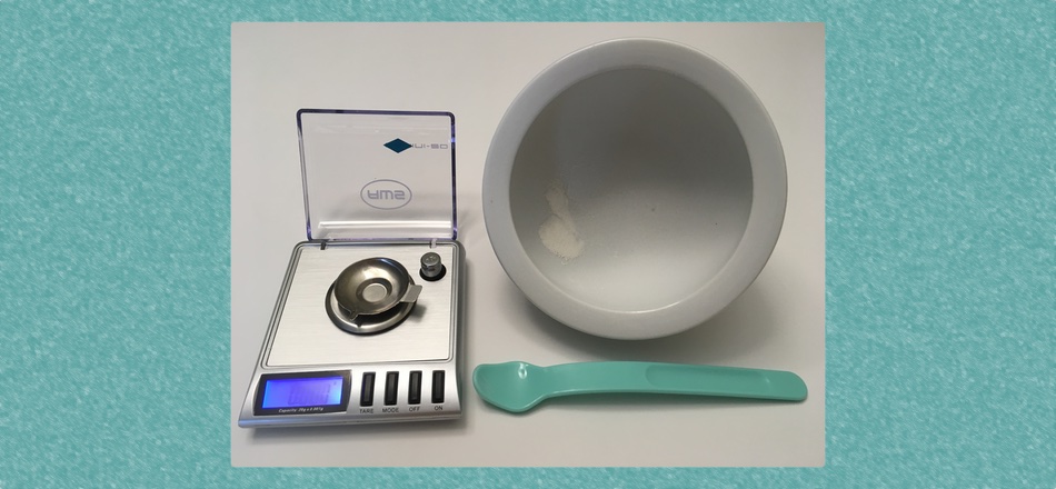 Using a Digital Scale to Weigh Powder from a Crushed Immediate-release Tablet or Poured-out Powder or Beads from a Capsule